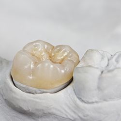 Model tooth with dental crown